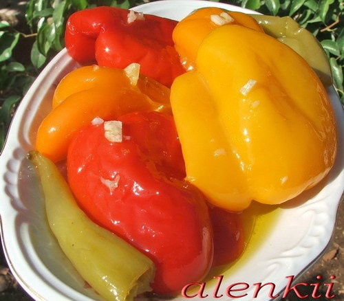 МАРИНОВАННЫЙ БОЛГАРСКИЙ ПЕРЕЦ КАНЕЛОНИ С МЯСОМ И БЕЛЫМИ ГРИБАМИ ПОД ТОМАТНО-ЛУКОВЫМ СОУСОМ САЛАТ "С...