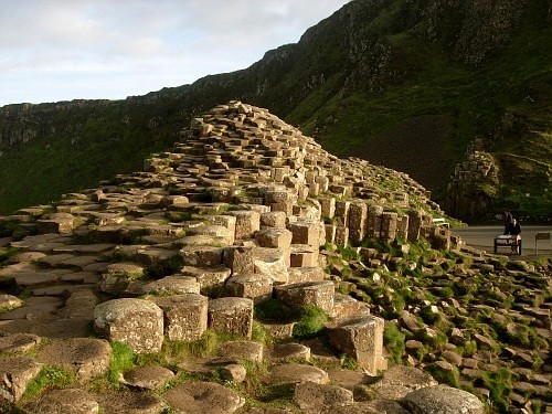 Giant&#39;s Causeway- доро&#769;га гига&#769;нтов — местность, где находятся около 40 000 соединенн... - 8