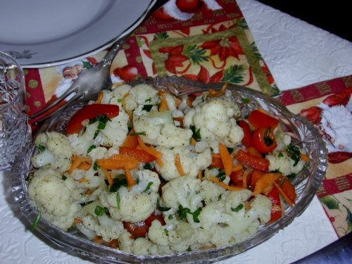Куриный рулет с омлетом и грибами Салат с маринованными грибами и оливками Цветная капуста по-корей... - 3