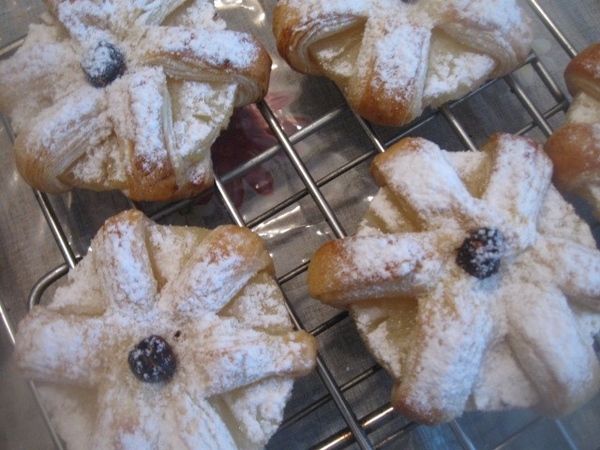 «ЦВЕТЫ» С АНАНАСАМИ ИЗ СЛОЕНОГО ТЕСТА <a href=&#39; target=&#39;_blank&#39;> </a> Очень вкусные «цв...