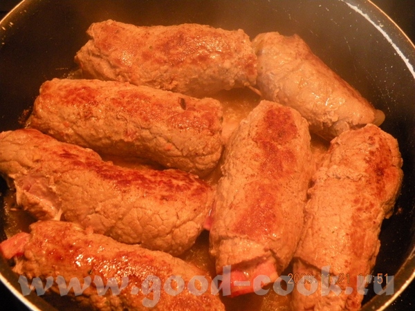 Поджариваем наши зразы на масле (какое вам прийдет по вкусу),до образования румяной корочки - 2