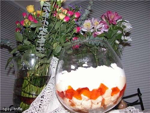 Отлежавшись под столом, куда упала от вашей, девочки, красоты, выставляю несколько блюд - 4