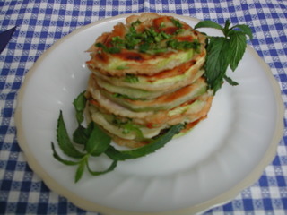 Кабачки в кляре под чесночным соусом