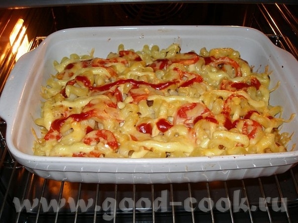 Запеканка из макарон и курицы Куриное филе, репчатый лук, отваренные макароны, 1 помидор, твердый с...