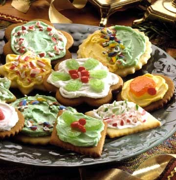 Урашения готовыми конфетами и цукатами