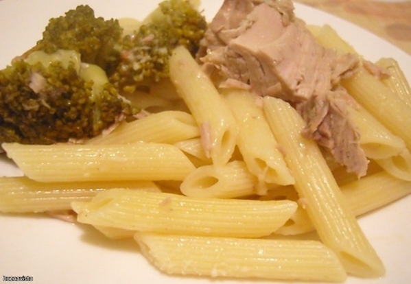 Шопский салат из балканской кухни и макароны с тунцом и брокколи Алена, какое изобилие- все очень к... - 2