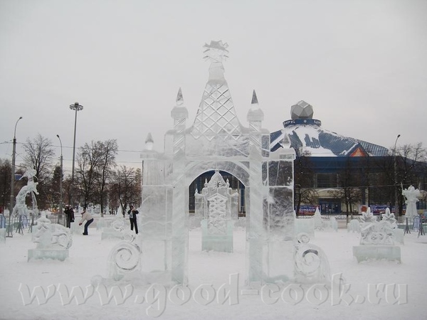 у нас это не конкурс, у нас это просто традиция - ежегодно делать ледяные городки, Сибирь, однако В...