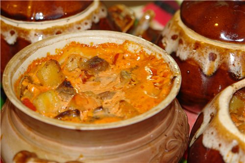 Мясо в горшочках Нужно: Количество брала на глаз
