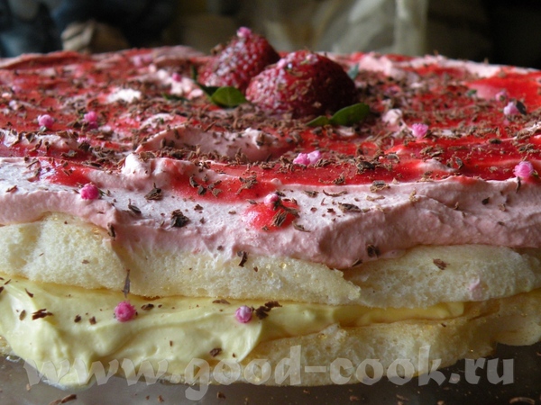 Десерт Торт безовый с маскарпонэ и клубничным мусом Kaneibullar-Улитки с корицей ТОРТ-ТУТ УЛИТКИ-ТУ...