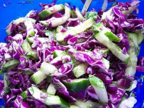 красная капуста огурец укроп соль ОМ просто, но очень вкусно и свежо