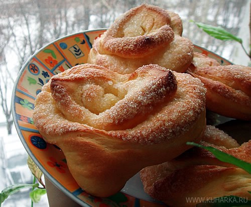 А у нас сегодня была запеченая курочка от Mili , салат "Зимушка" и плюшки из хрущевского теста - 3