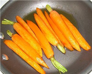 На обед у нас молодая картошечка с маслом и укропом, маринованные перепелки с молодой морковкой - 4