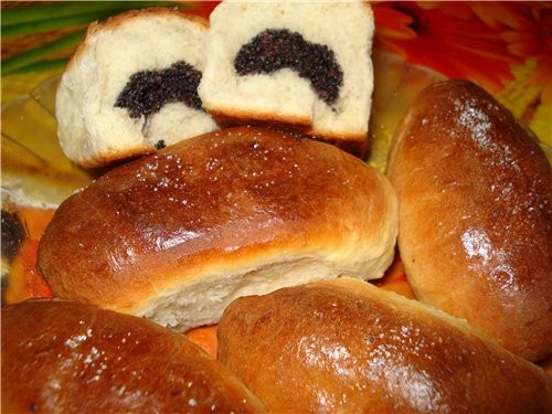 В воскресенье пекла пирожки с маком и рулет с маком