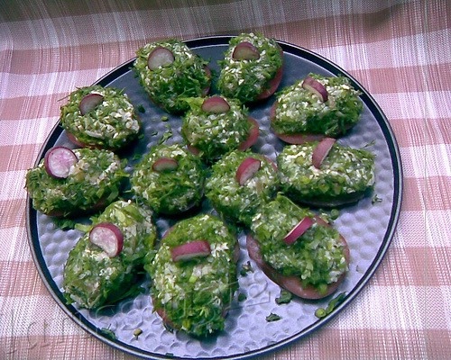 ЗАКУСКА "НЕЖЕНКА" САЛАТ С РЫБНЫМИ КОНСЕРВАМИ "НЕЖЕНКА"