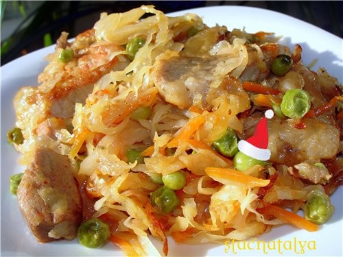 тушеная капуста с мясом и зелёным горошком пирожки с капустой