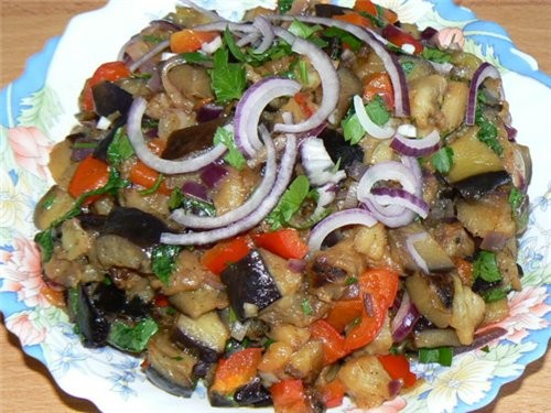 А я тут своих сегодня САМБОЛОМ ИЗ БАКЛАЖАН от баловала , девы, такая вкуснятина , и готовится очень...
