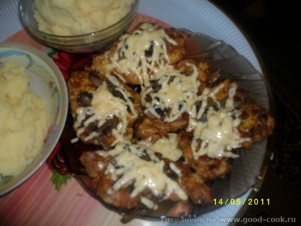 продолжение бутерброды с сливочным сыром + икра отбивная с грибами и сыром салат с фасолью,кукурузкой и сухариками,... - 2
