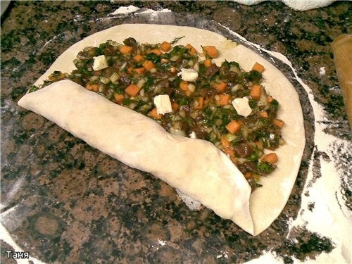 Манты с мясом и зеленью Тесто: Сделала примерно из 600 г муки,1 ч - 5