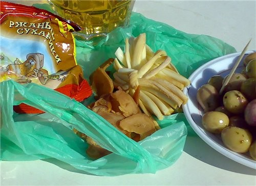 Ну вот,они там чавой-то леплют,а мы тут,последний сухпаёк вскрыли