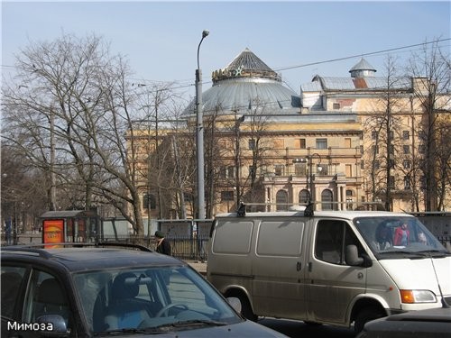Вид на здание бывшего Народного дома, ныне - здание Мюзик-холла Вот что написано о комплексе зданий...