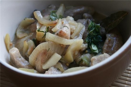 Свиная вырезка, тушенная с яблоками свинина с кедровыми орешками свинина,тушеная с капустой