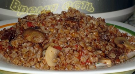 Гречка с мясом, грибами и помидорами