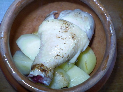Картошка с куриной ножкой в горшочке - 5