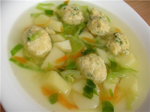 ОВОЩНОЙ СУПИК С МАННО-МЯСНЫМИ КЛЕЦКАМИ На 3 л воды: 1 морковь, 3-4 веточки зеленого лука, 4 картофе...