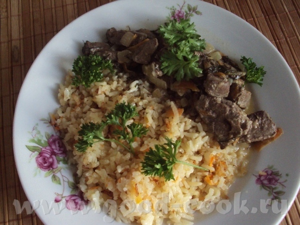 ПЕЧЕНЬ ГОВЯЖЬЯ ПОД СМЕТАННЫМ СОУСОМ С ГРИБАМИ