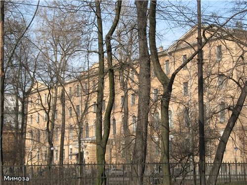 Мы с вами подходим к дому №21