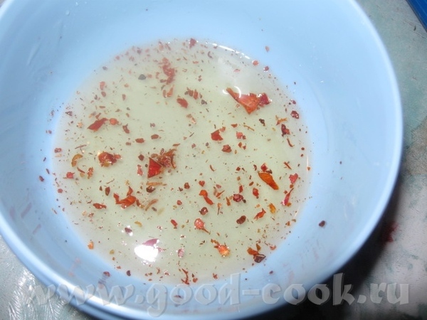 Добавляем туда по вкусу измельченный сухой перчик чили - 2