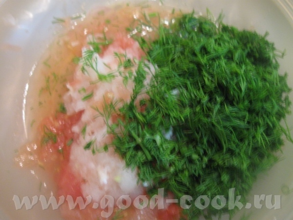 Лучше, когда помидор зрелый, мясистый и красный, но в это время года пока таких нет - 3