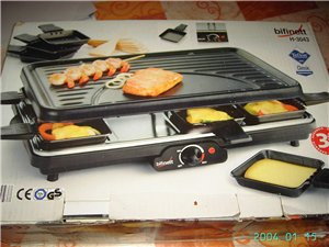 Ирочка, я ,опять-таки,купила раклет в LIDL, дешевле, чем везде, 3 года гарантии, В нём 8 квадратных...