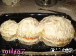 Затем слой картофеля и три желточка, тщательно промазываем майонезом и прижимаем - 7