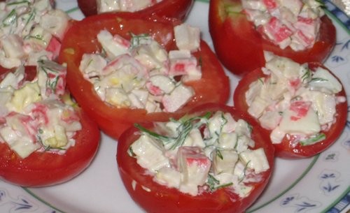 Помидоры, фаршированные крабовыми палочками от Viki (словами автора) Средние помидоры помыть