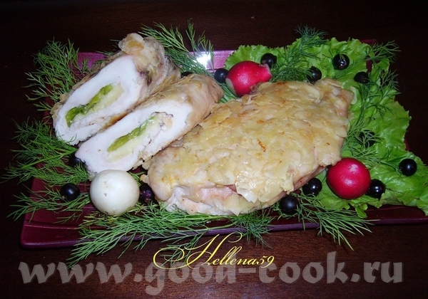 Куриные грудки с пармезаном и пореем в лепестках миндаля