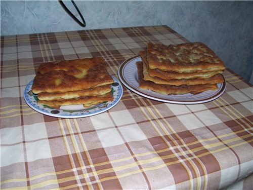 А я хотела поделиться с вами рецептом ПЛАЦИНД, которые готовит моя мама(а теперь уже и я) - 3