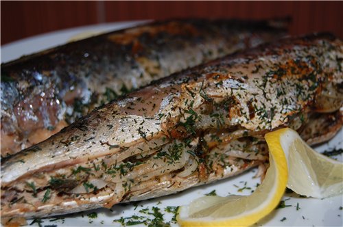СКУМБРИЯ С ЛУКОМ И УКРОПОМ