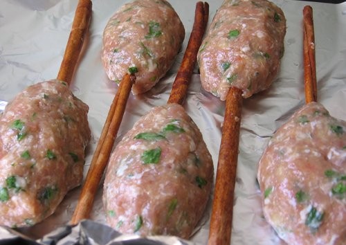 Кебабчики из куриной грудки на палочках корицы (от с кукинга, словами автора) 800 гр фарша из курин... - 3