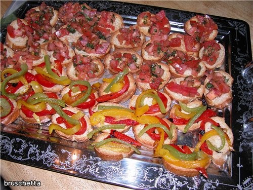 ФАРШИРОВАННЫЕ ЯЙЦА БРУCKЕТТА КУРИНАЯ ПЕЧЕНь С ФИСТАШКАМИ И ПРОШУТО ЗАКУСОЧНЫЙ ЧИЗКЕИК С МОРСКИМИ ПР... - 2