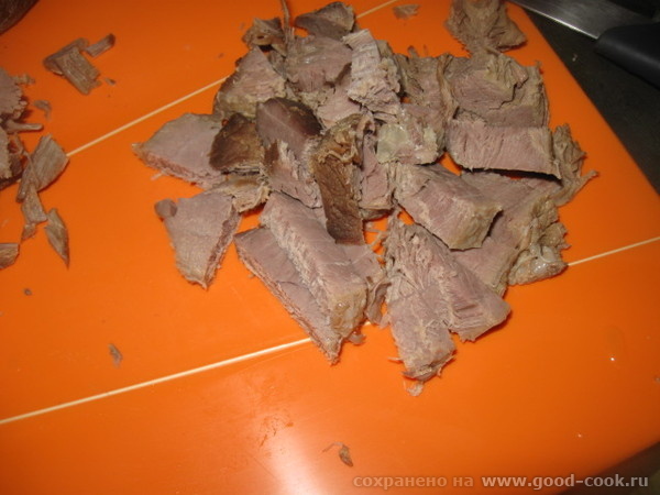 Готовое мясо нарезаем небольшими кусочками - 2