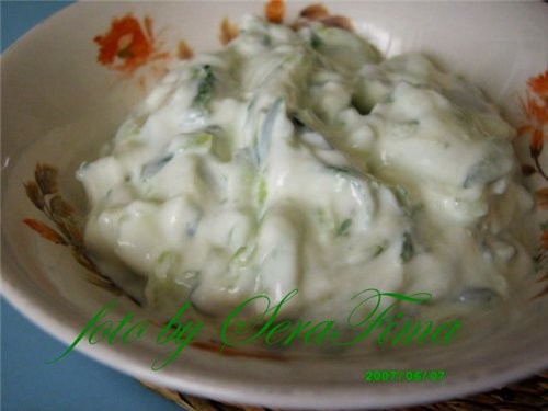 Расскажи как ты дзадзыки делаешь, выглядит вкусно - 250-400 гр йогурта или сметаны - 2 средних огур...