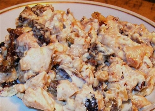 За вчеранший вкусный ужин покорнейше благодарю Ирину Кутову за Салат из курицы с черносливом И Инну...