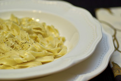 Блюда из пасты и риса Блюда из пасты PASTA PRIMAVERA Спагетти с оливковым маслом и чесноком Спагетт...