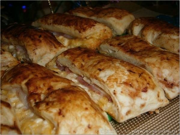 ПАЛОЧКИ ИЗ СЛОЁНОГО ТЕСТА С СЫРОМ И БЕКОНОМ