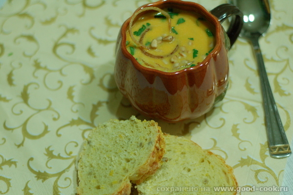Тыквенный крем-суп с горгонзолой и луком фри