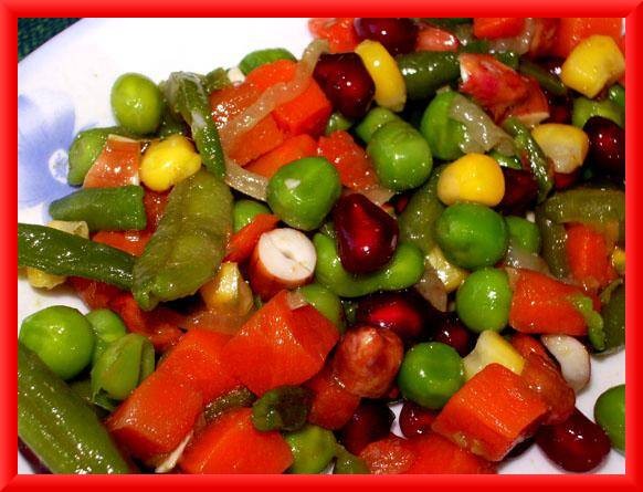 Легкий,витаминный салат всего за несколько минут Пёстрый салат К отварной смеси овощей добавить фис...