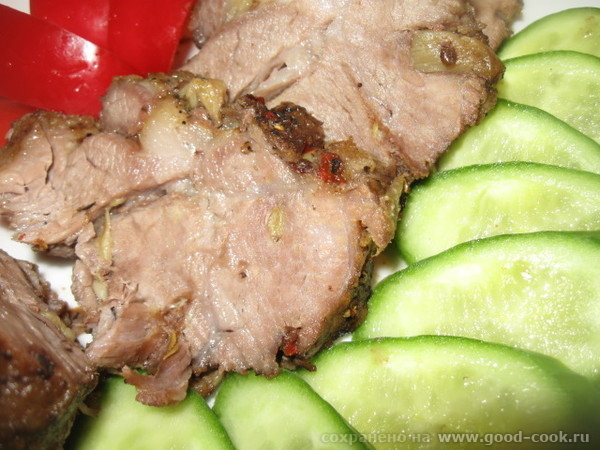 Мясо очень сочное, пахнет чесночком и специями