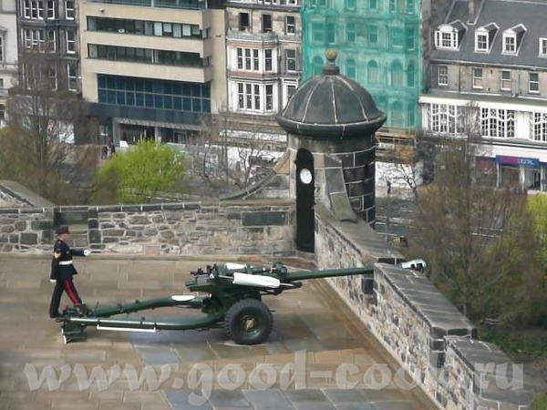 Внутри замка фотографировать либо было особо нечего, либо запрещено было