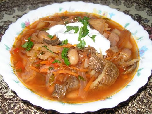 Борщ с белыми грибами и фасолью , рецепт актрисы Любовь Руденко
